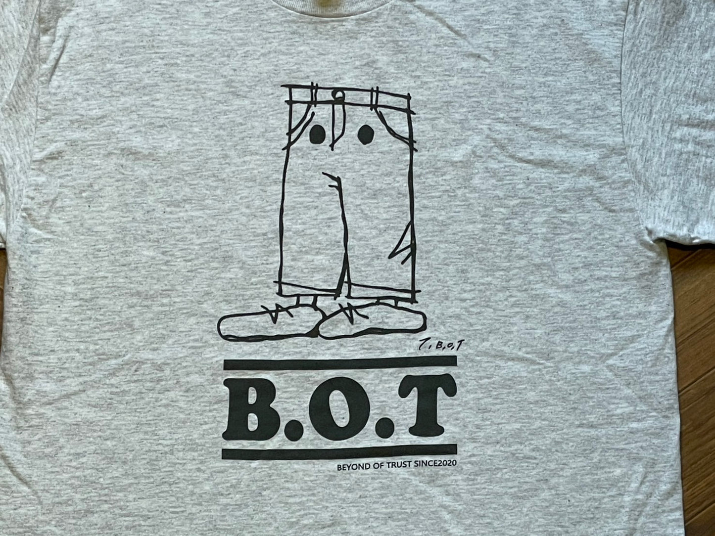 【在庫限り】B.O.T 限定|ジーパンキャラTシャツ(アッシュ)