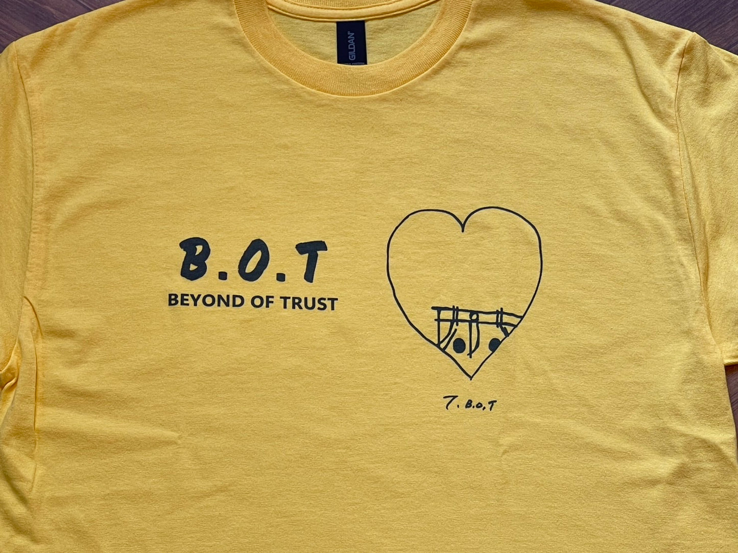 【在庫限り】B.O.T 限定|ジーパンキャラ・ハート&チラ見えTシャツ(イエロー)